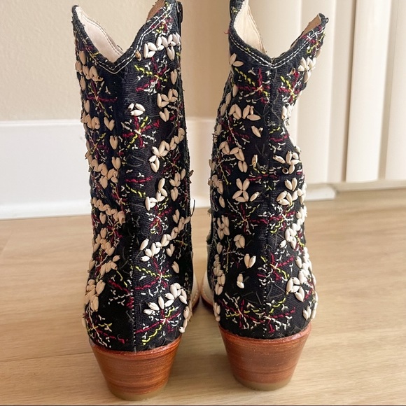 MOMO New York | TRIBAL EMBROIDERED POINTED ANKLE BOOTS NALIA Size: 8 - Picture 6 of 13